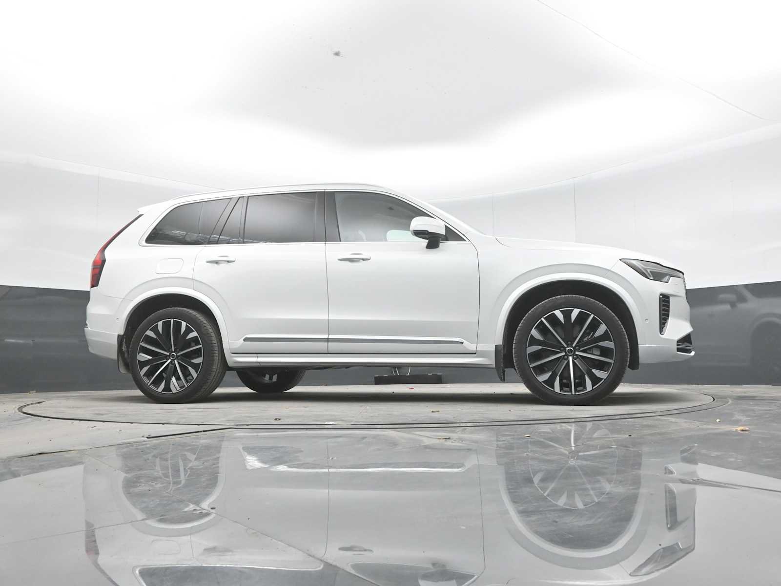 Used 2026 Volvo XC90 B6 Ultra w/ Protection Package AWD/4WD image 45