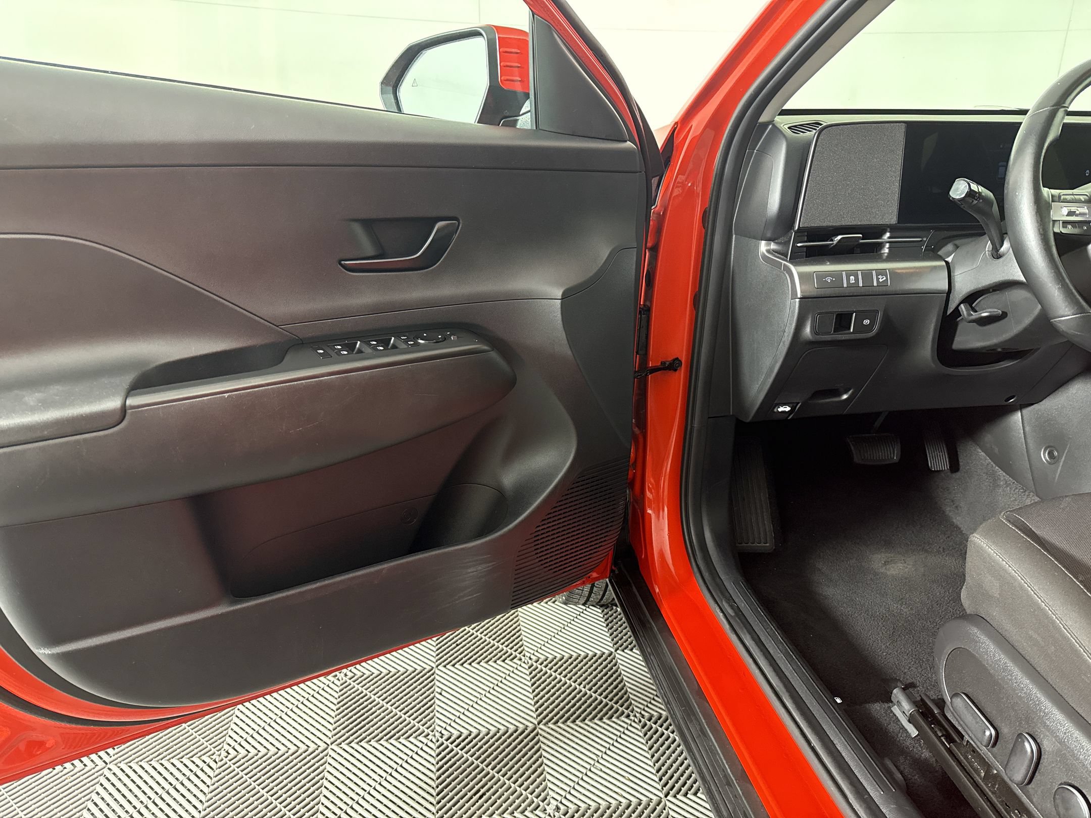 Used 2025 Hyundai Kona SEL AWD/4WD image 5