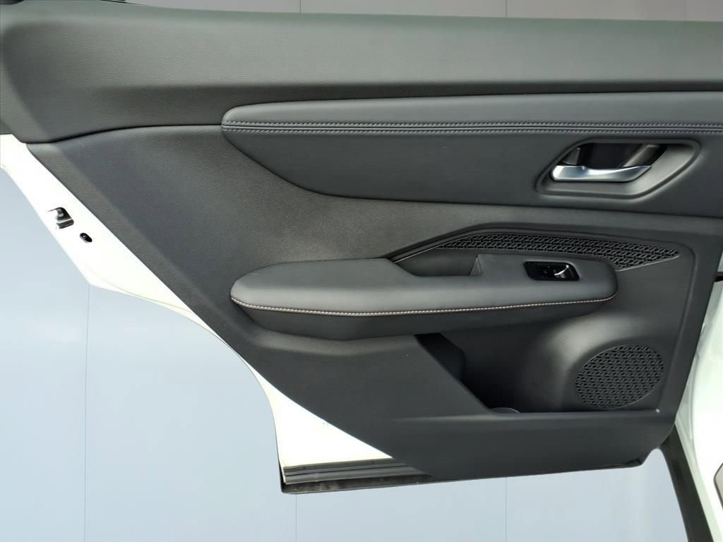 Used 2025 Nissan Ariya FWD image 26