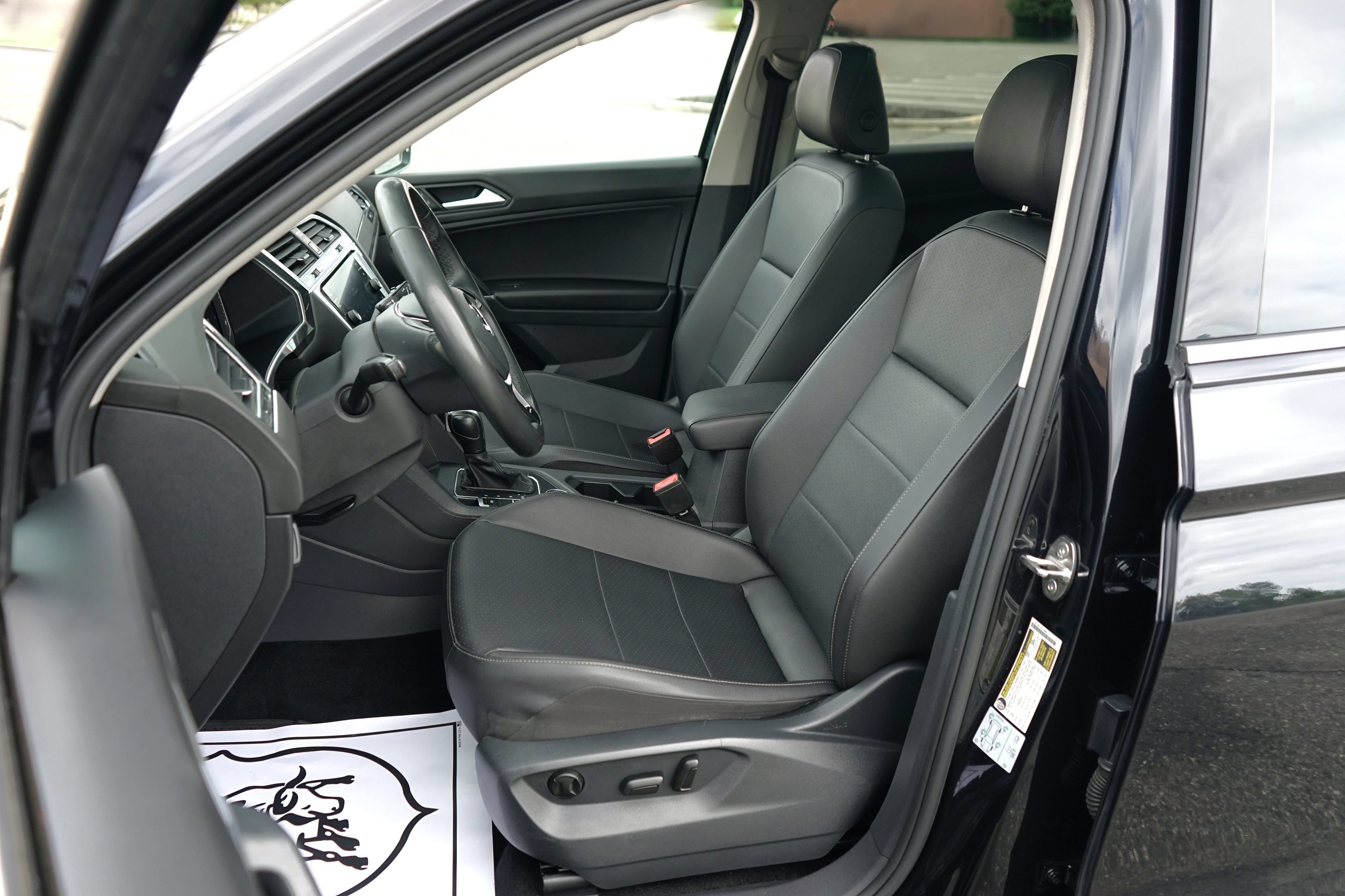 Used 2020 Volkswagen Tiguan SEL w/ 3rd Row Seat Package AWD/4WD image 13