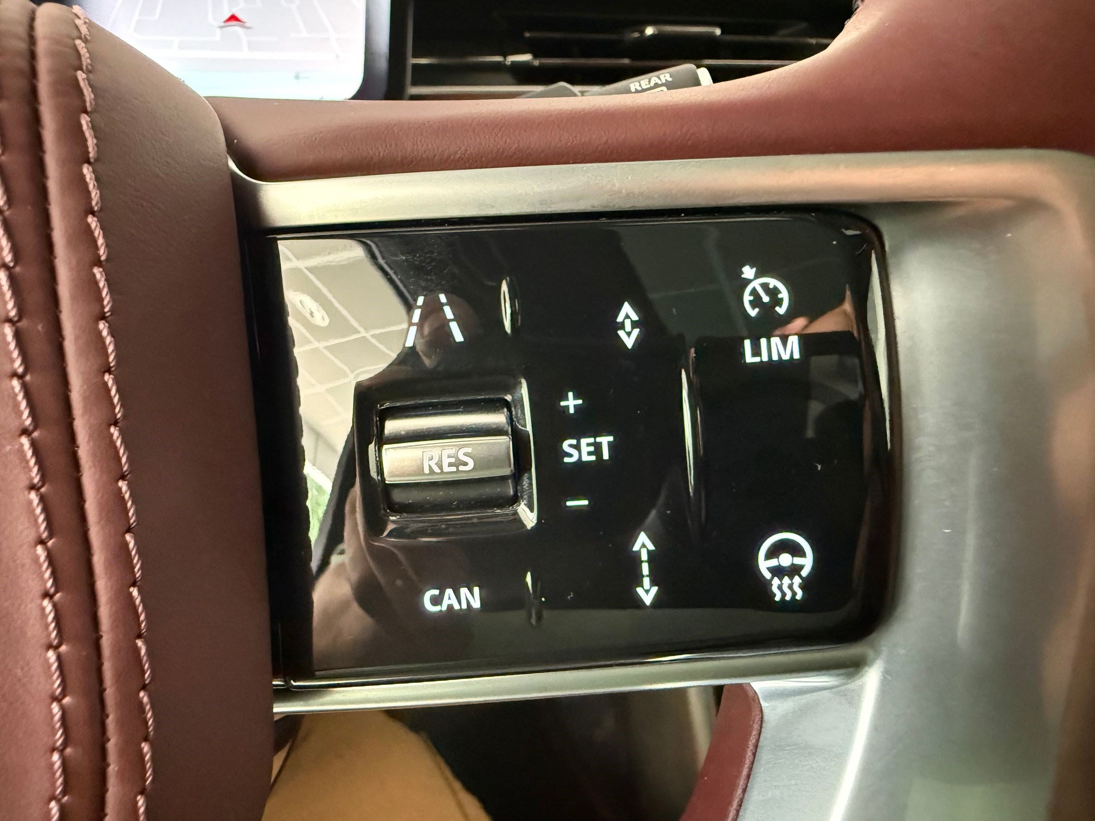 Certified 2025 Land Rover Range Rover SE AWD/4WD image 22