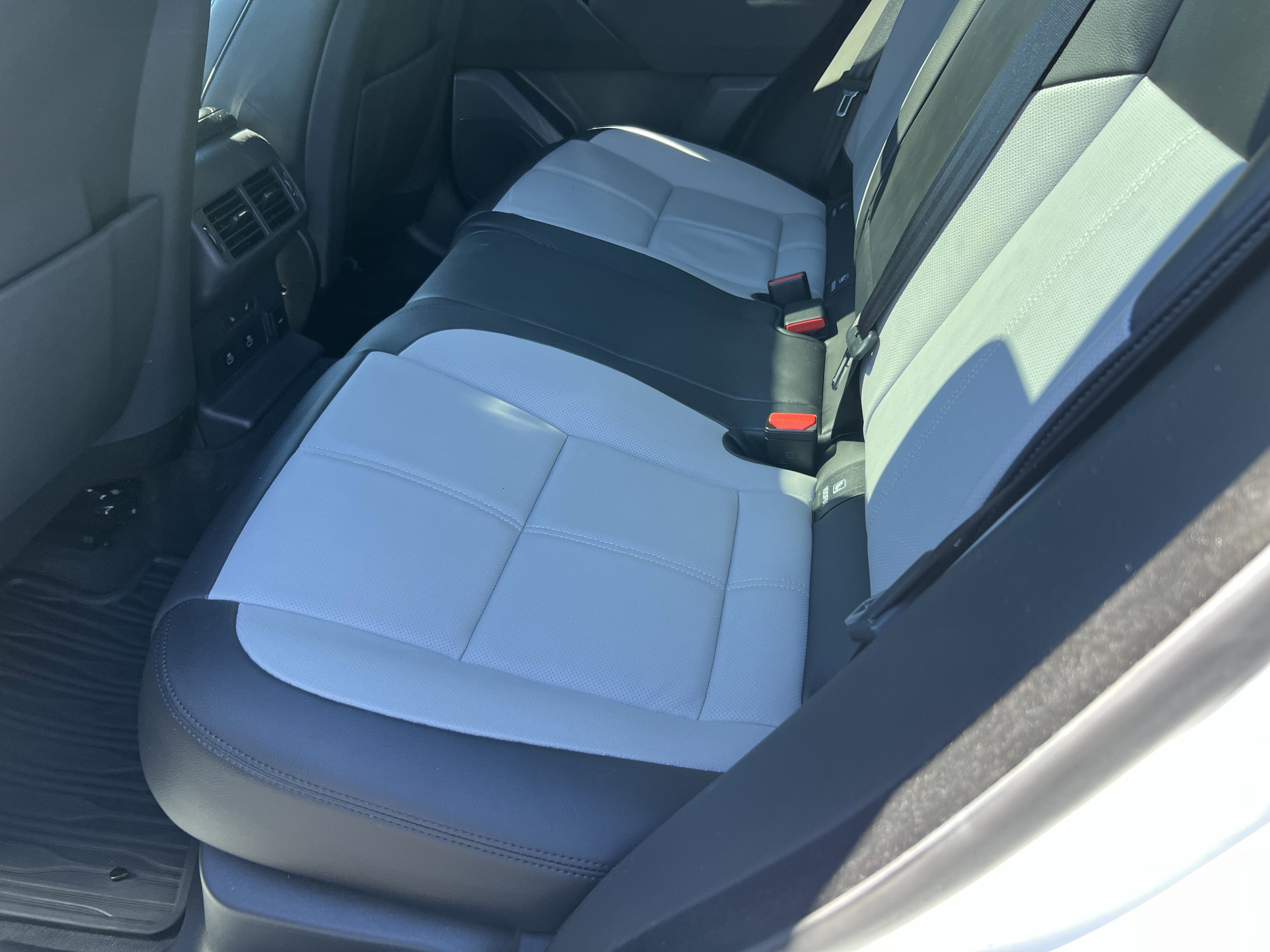 Used 2024 Land Rover Range Rover Velar Dynamic SE image 33
