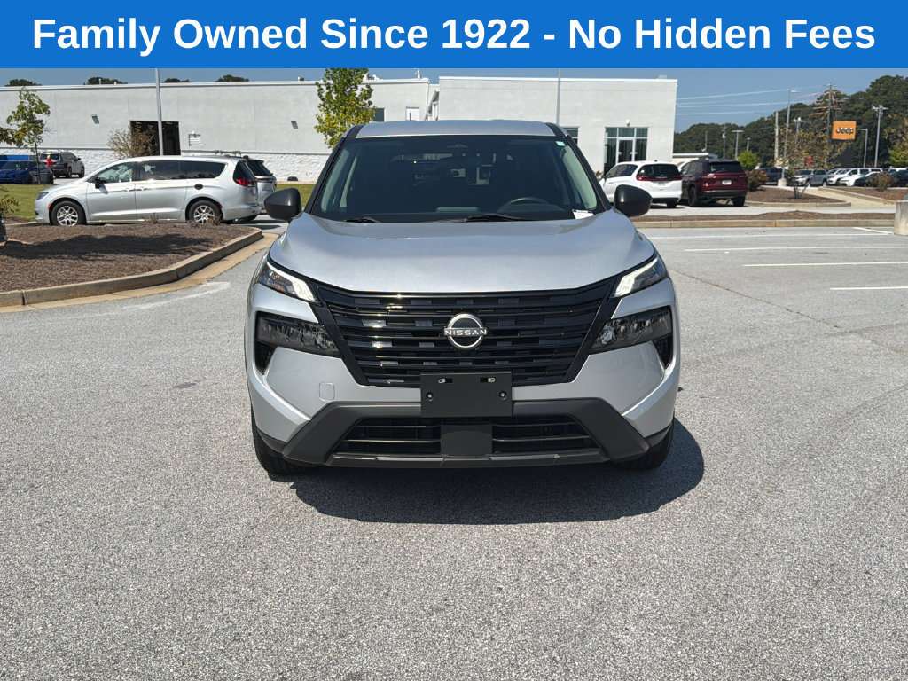 Used 2024 Nissan Rogue S AWD/4WD image 2