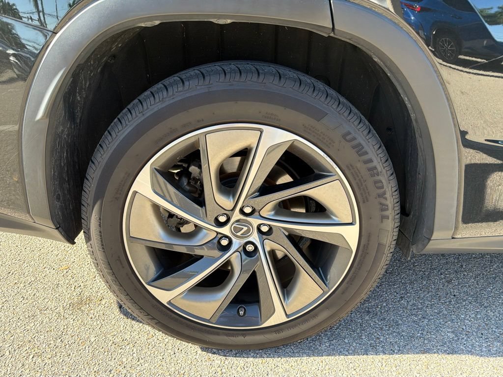 Used 2019 Lexus RX 350L Luxury w/ Cold Area Package (CT) FWD image 16