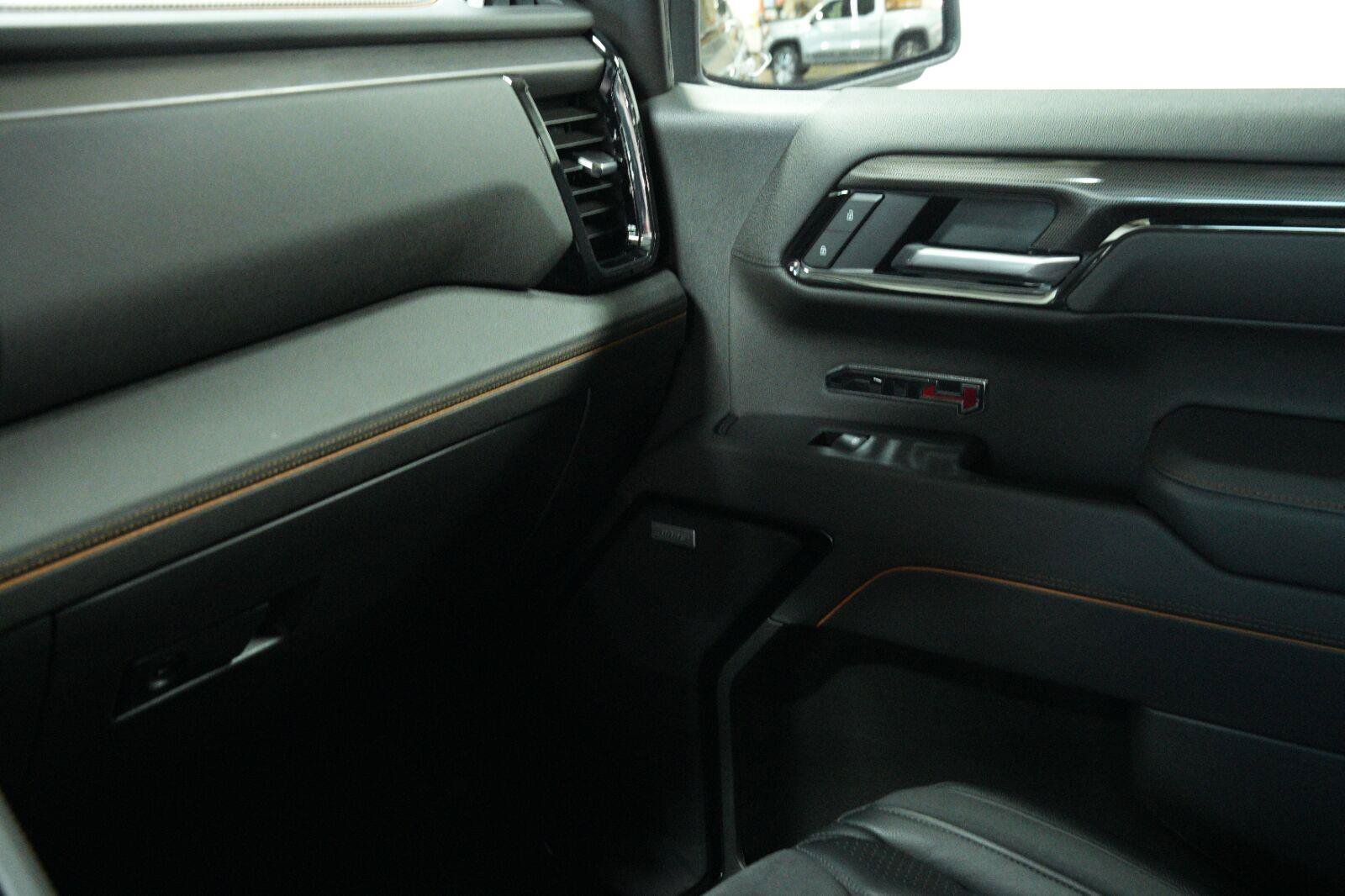 Used 2025 GMC Sierra 1500 AT4 w/ AT4 Premium Package AWD/4WD image 53