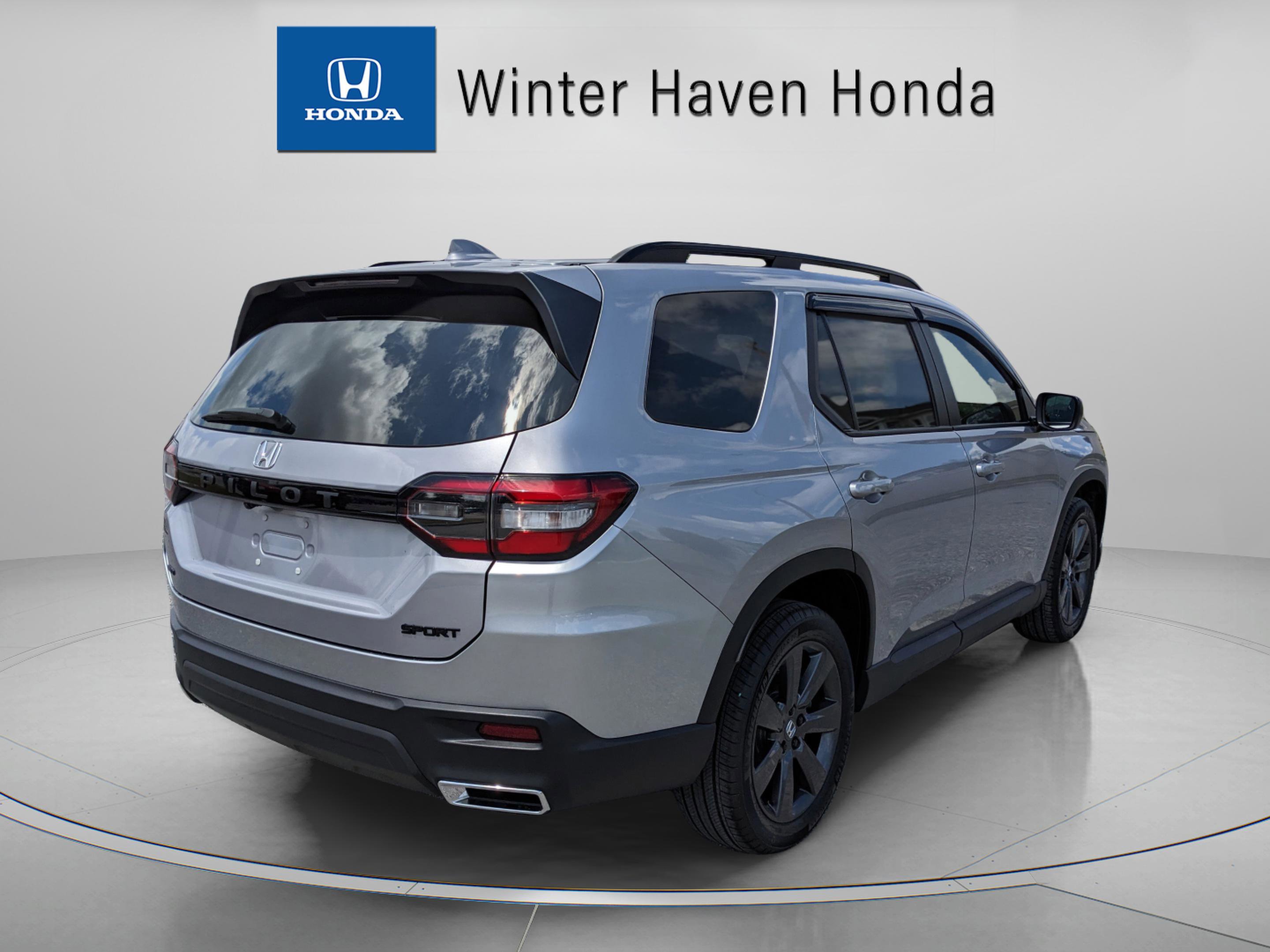 Used 2025 Honda Pilot Sport image 8