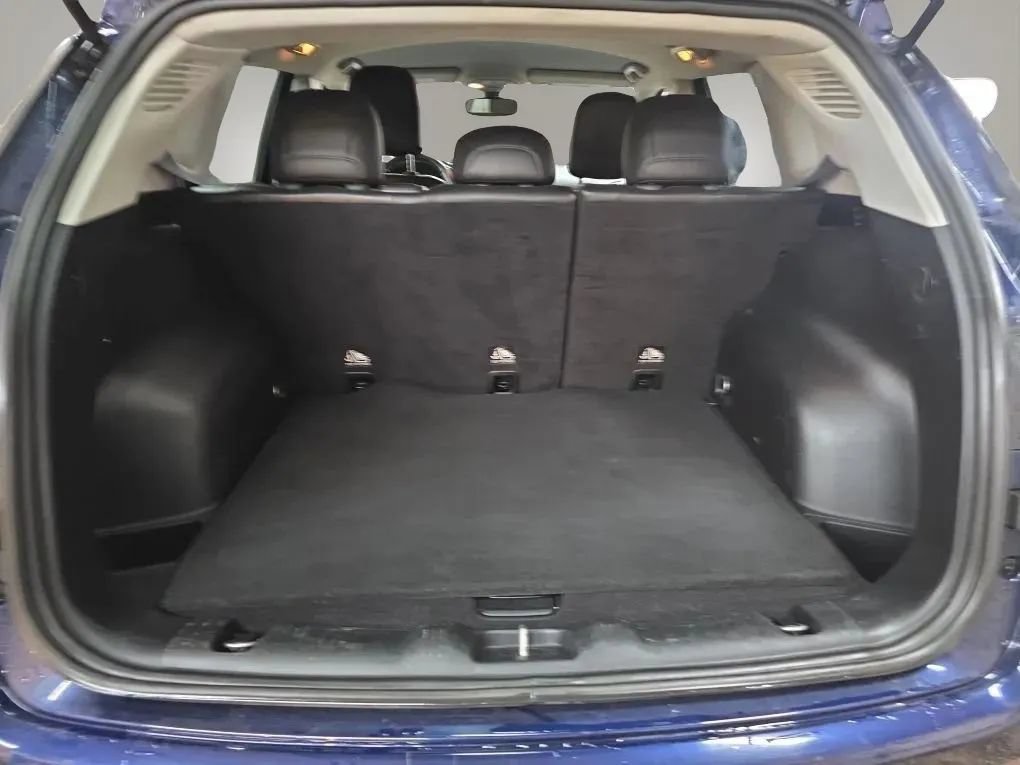 Used 2018 Jeep Compass Latitude w/ Popular Equipment Group AWD/4WD image 11
