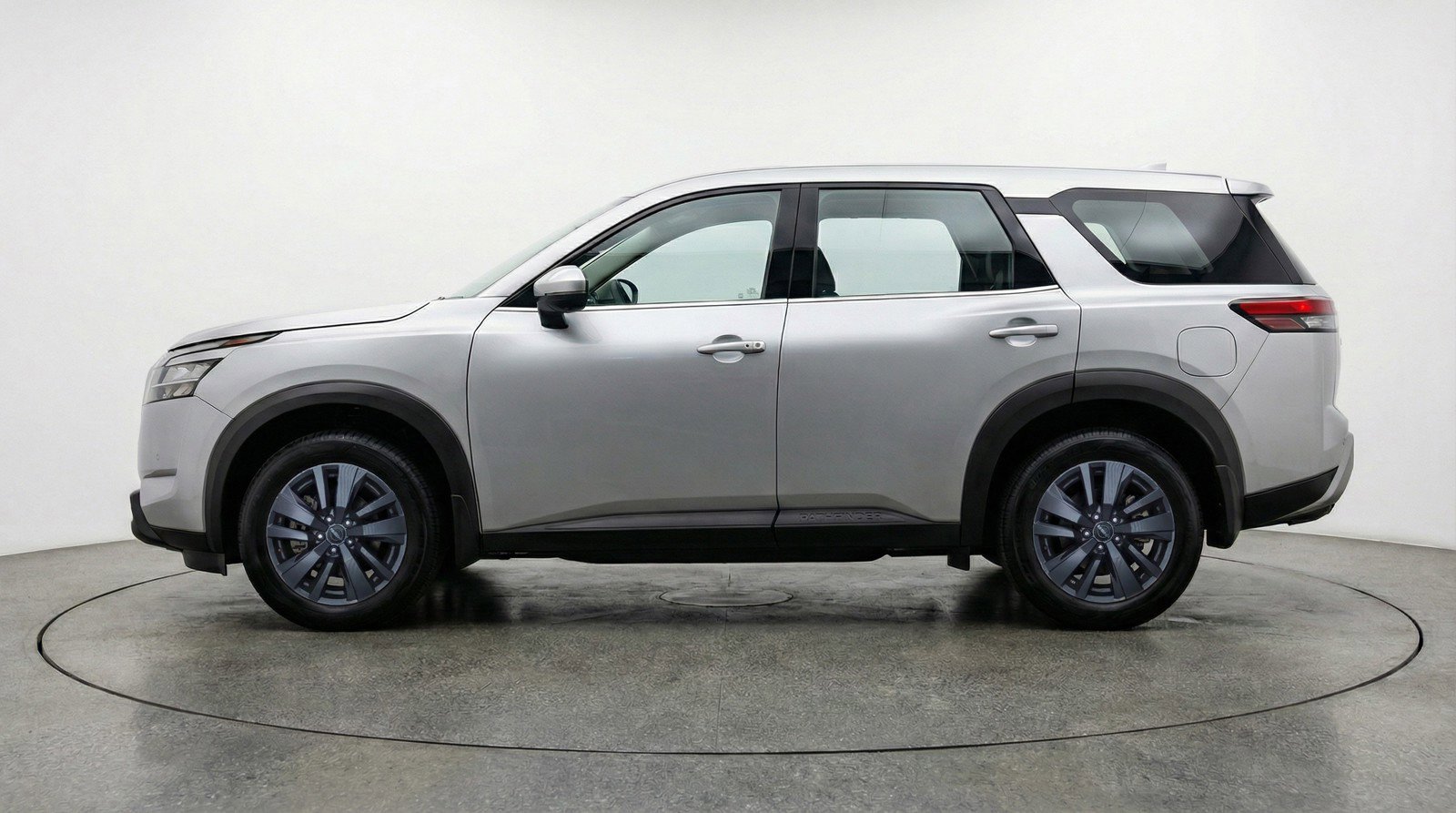 Used 2025 Nissan Pathfinder SV image 5