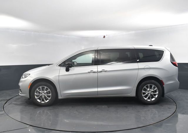 New 2026 Chrysler Pacifica Select image 5