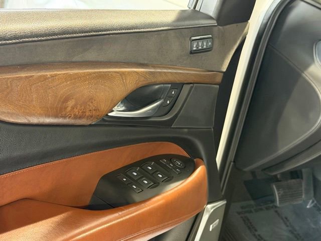 Used 2020 Cadillac Escalade Premium Luxury AWD/4WD image 24