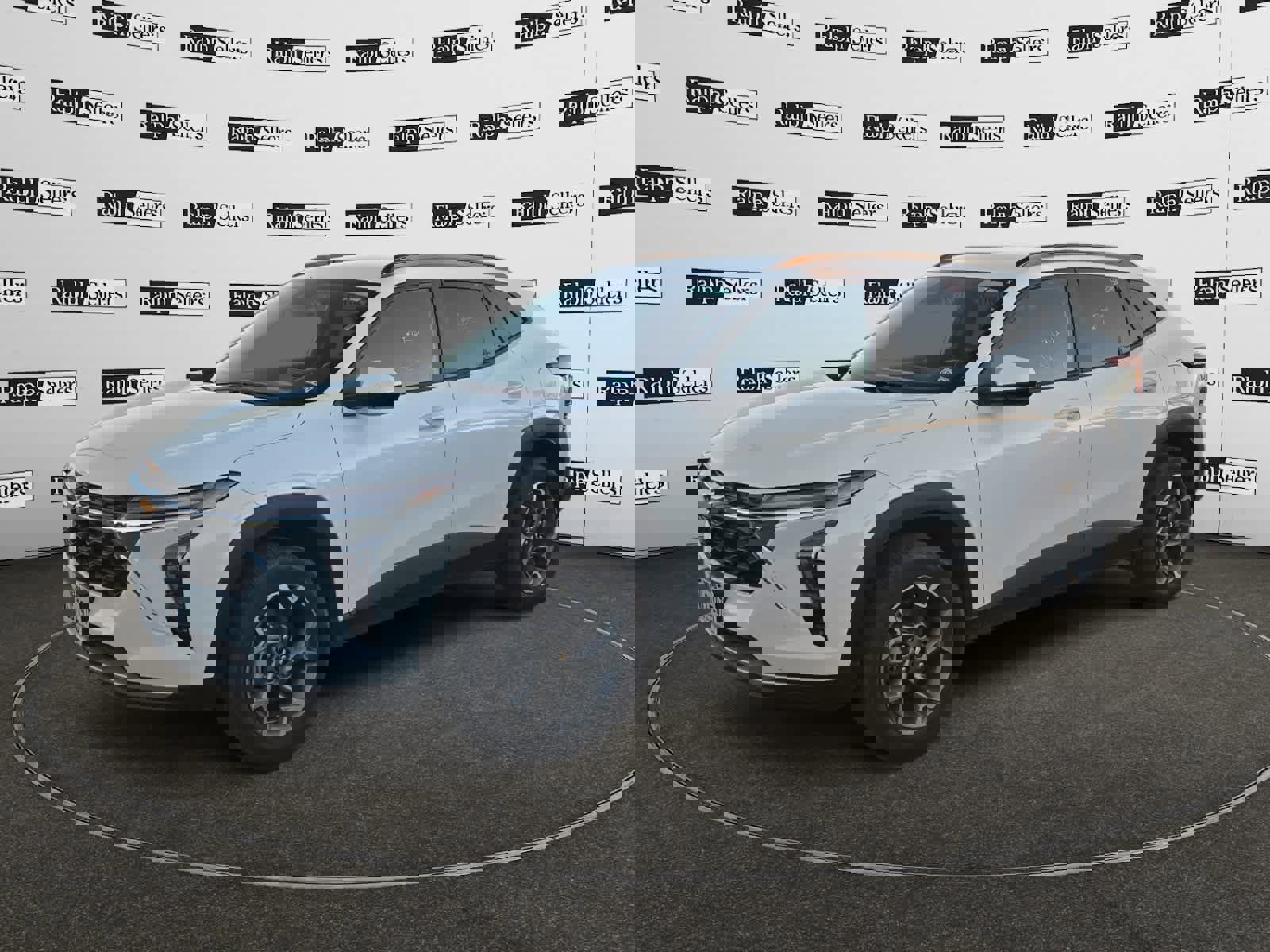 Used 2025 Chevrolet Trax LT w/ LT Convenience Package image 2