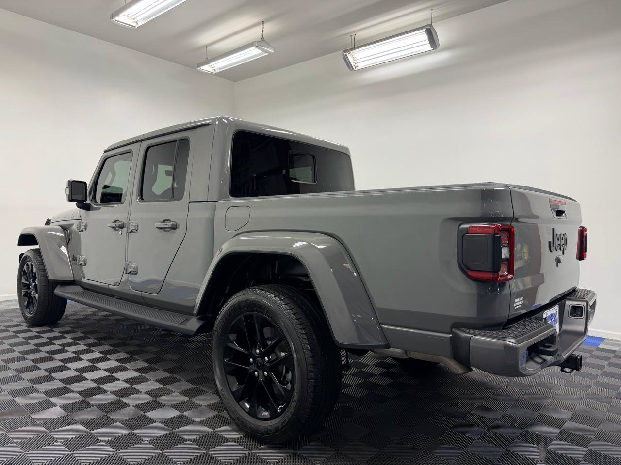 Used 2022 Jeep Gladiator Overland AWD/4WD image 9