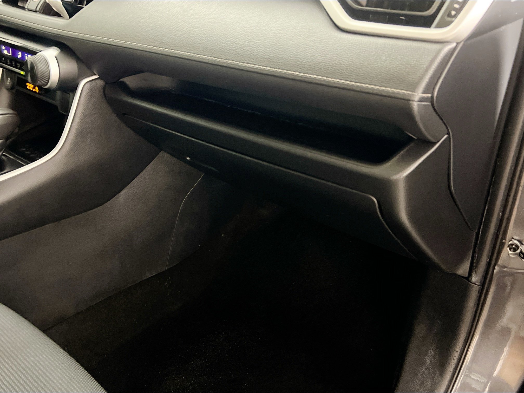 Used 2021 Toyota RAV4 LE FWD image 33