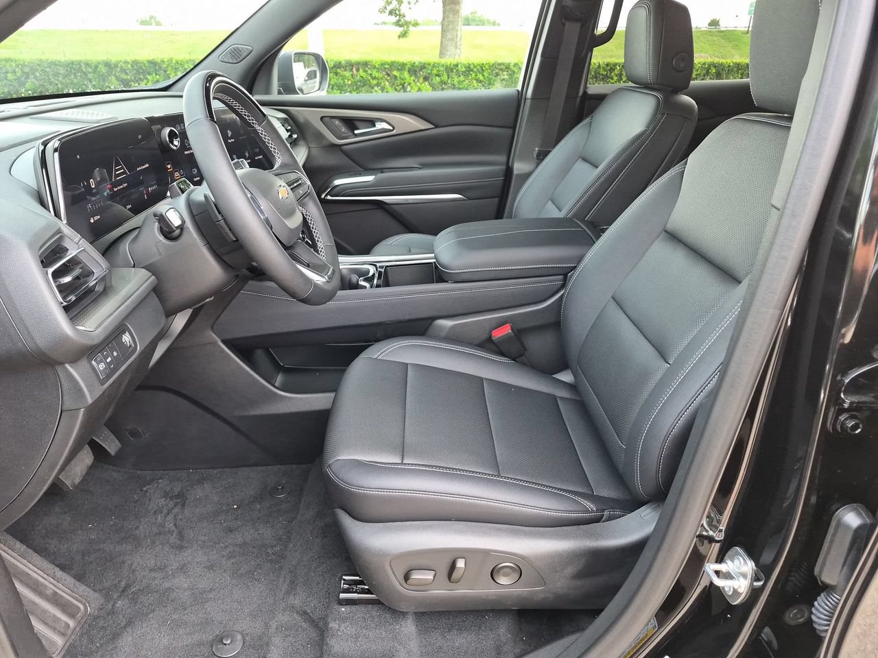 New 2026 Chevrolet Traverse LT w/ Enhanced Driving Package FWD image 17