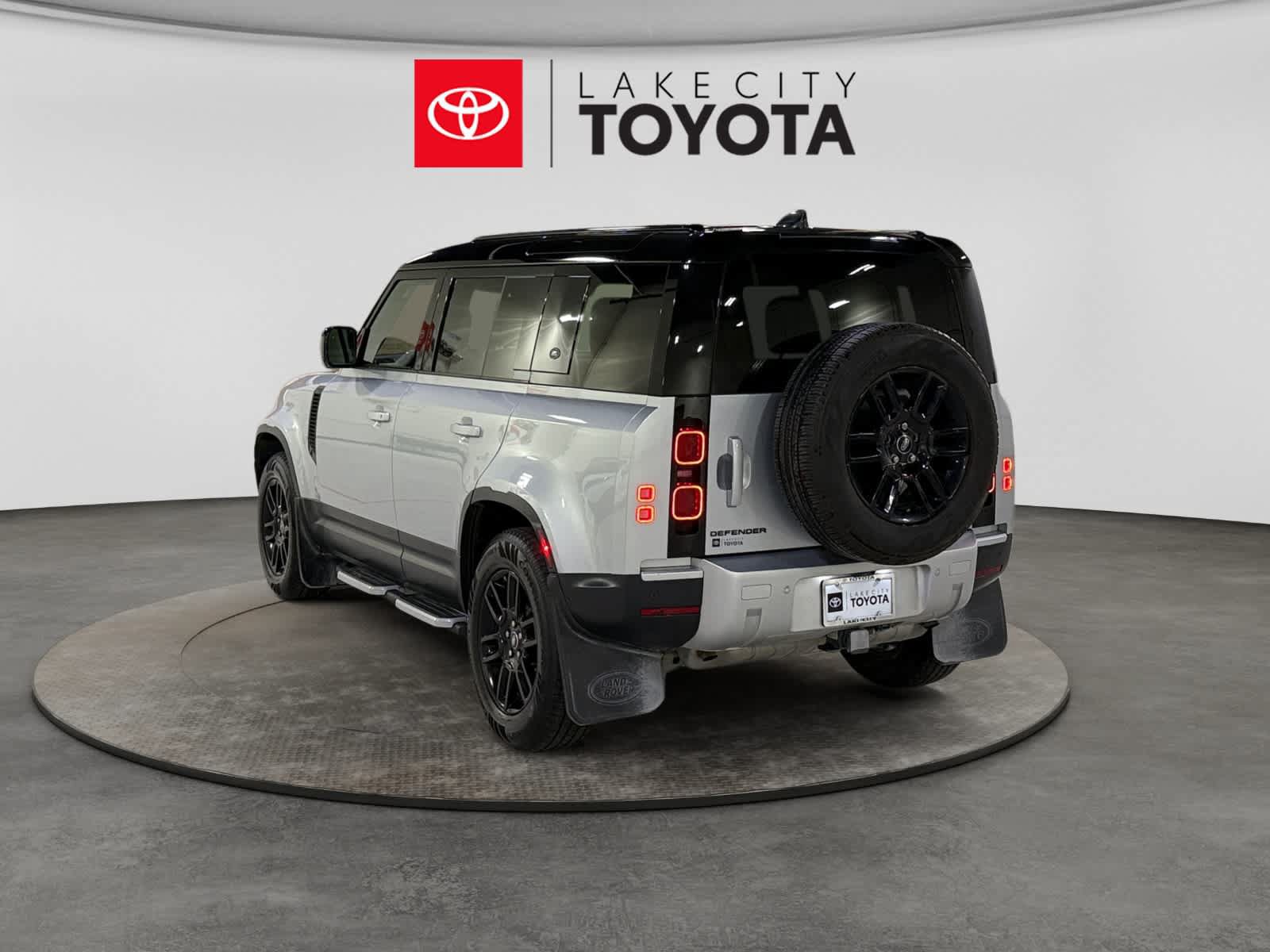 Used 2023 Land Rover Defender 110 S AWD/4WD image 5