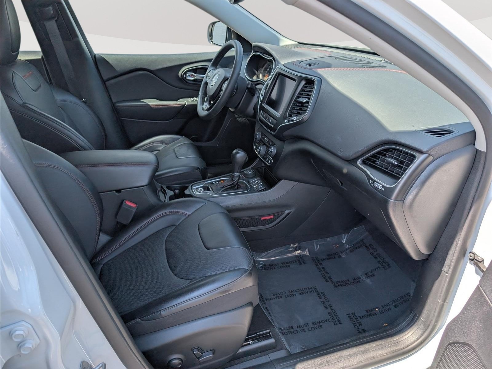 Used 2023 Jeep Cherokee Trailhawk w/ Sun & Sound Group AWD/4WD image 11