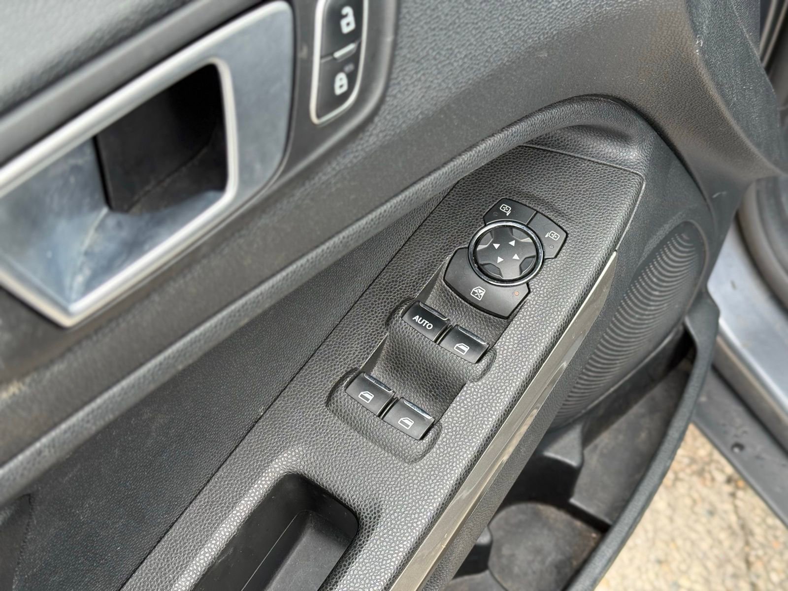 Used 2020 Ford EcoSport Titanium image 14