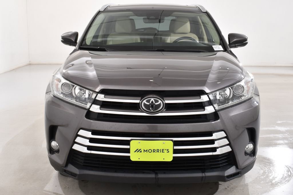 Used 2017 Toyota Highlander Limited FWD image 3