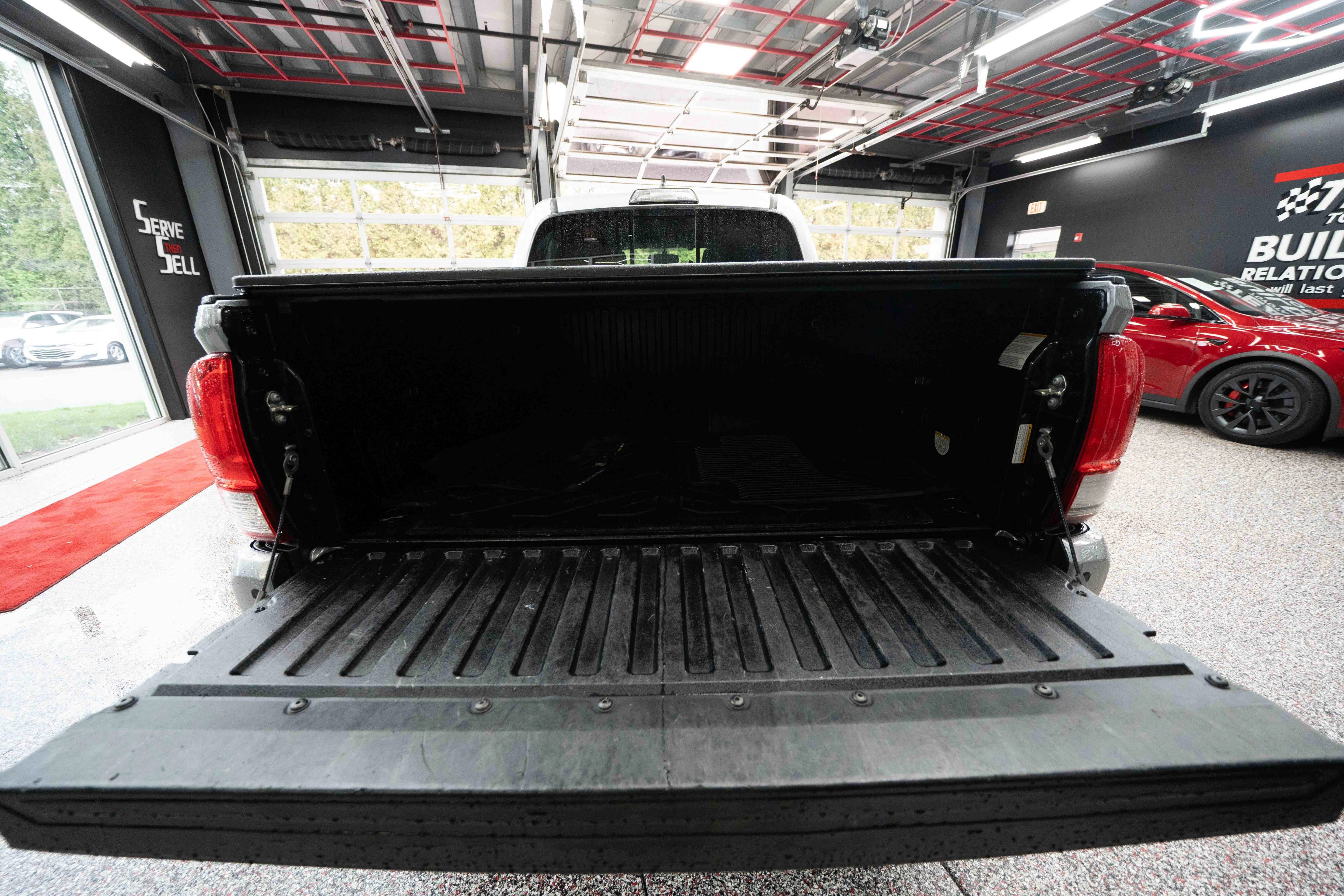 Used 2017 Toyota Tacoma TRD Sport AWD/4WD image 27