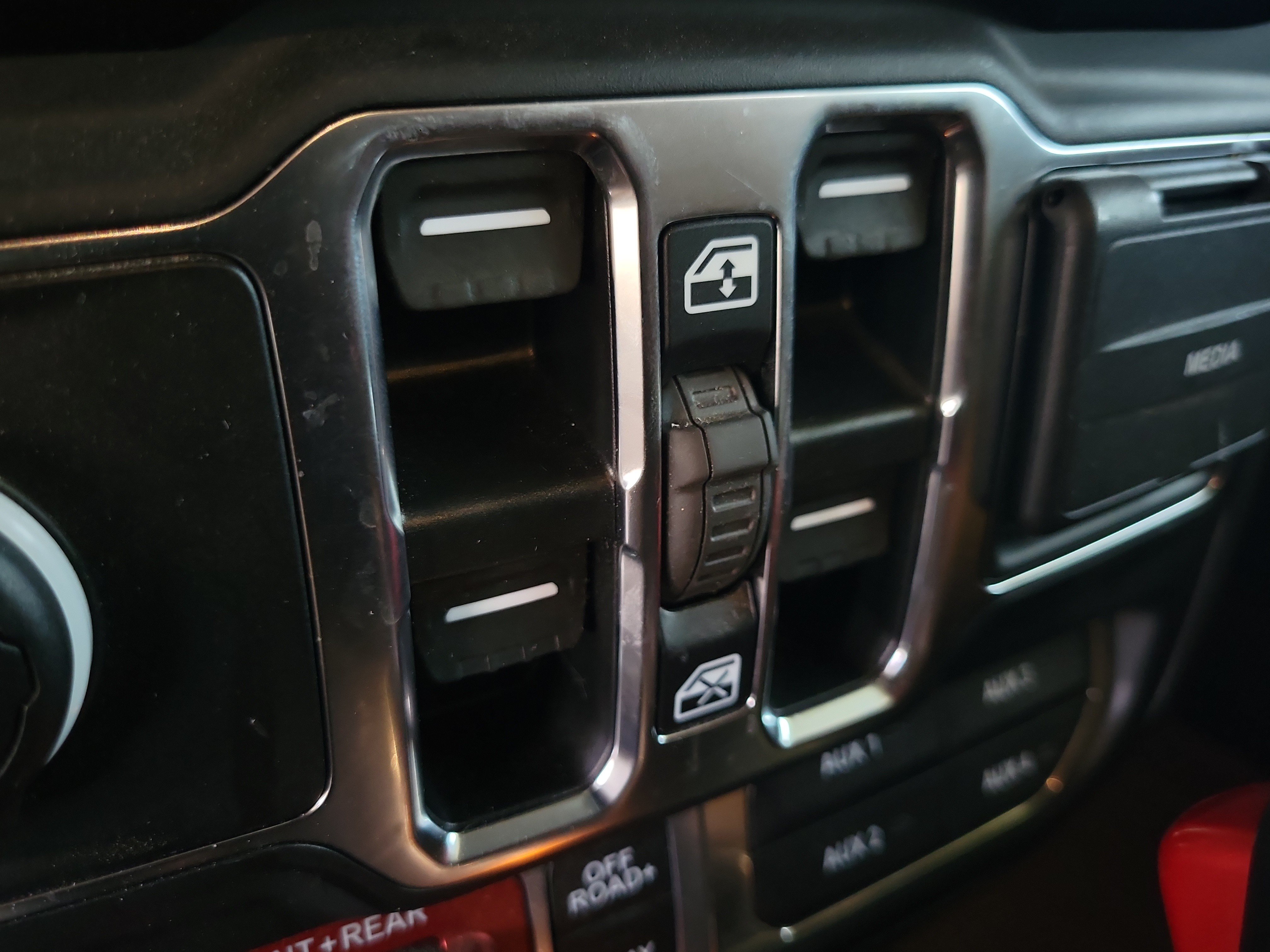 Used 2023 Jeep Gladiator Rubicon w/ LED Lighting Group AWD/4WD image 17