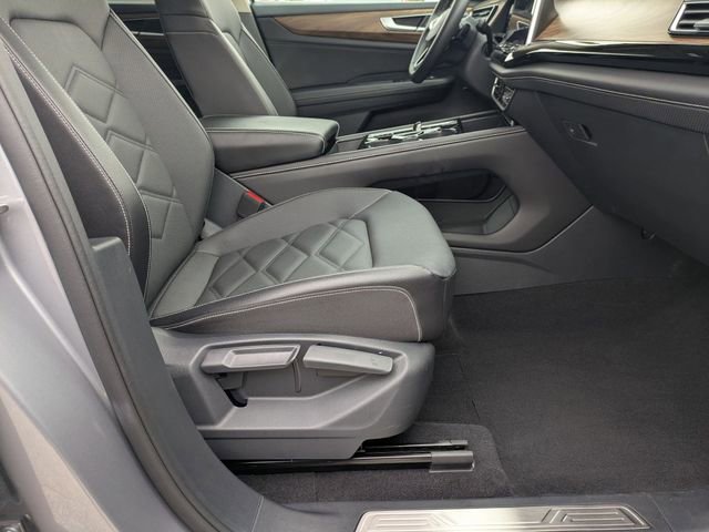 Used 2025 Volkswagen Atlas SE image 38