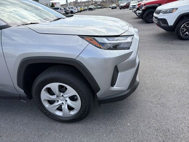 Used 2024 Toyota RAV4 LE AWD/4WD image 4