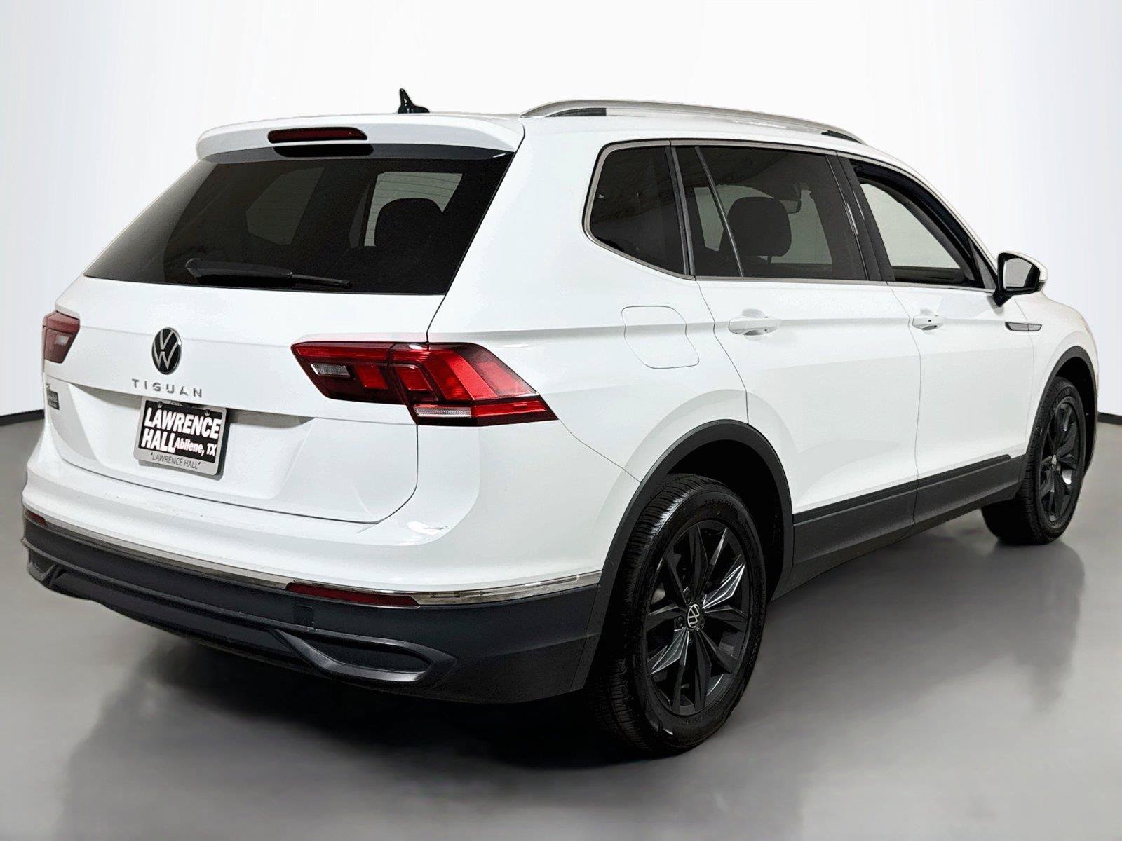 Used 2024 Volkswagen Tiguan SE FWD image 4