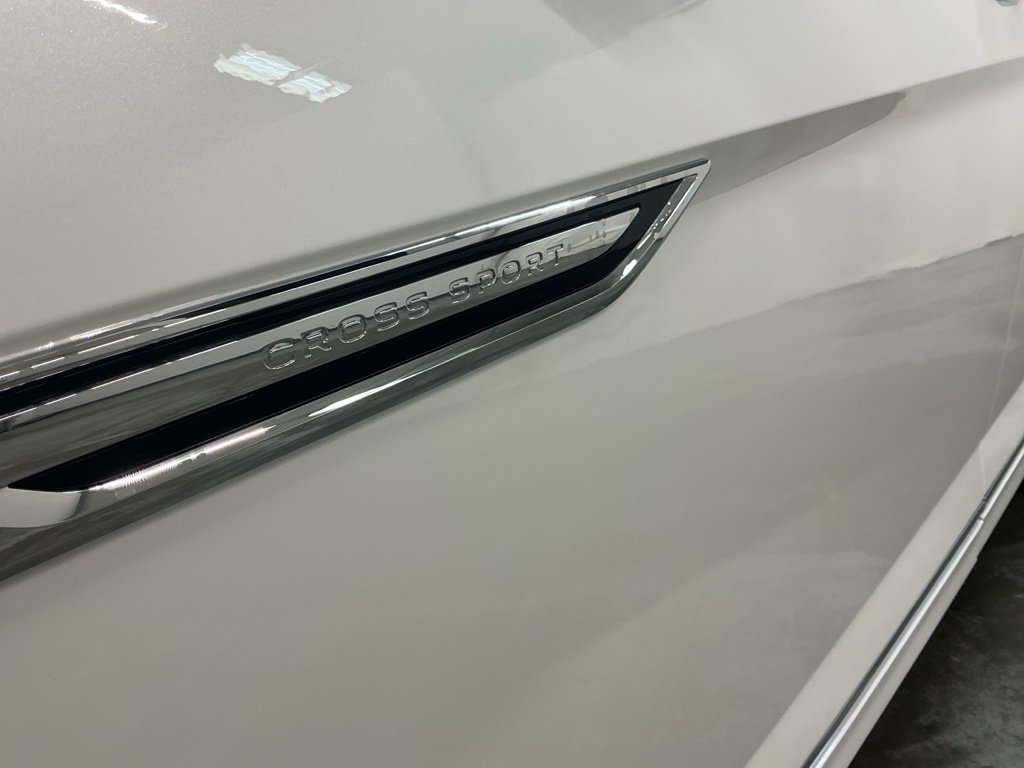 Used 2024 Volkswagen Atlas Cross Sport SEL R-Line AWD/4WD image 6