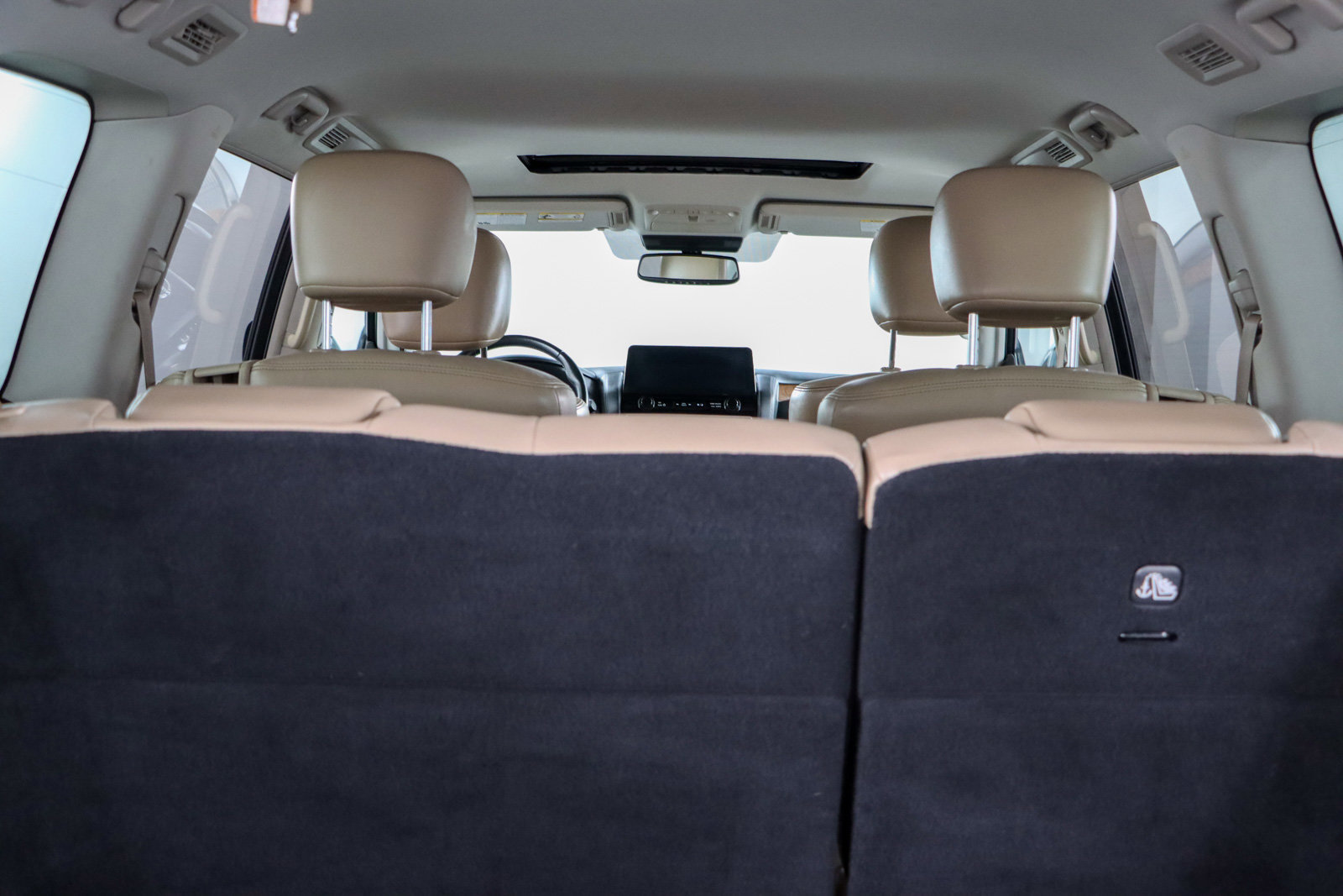 Used 2022 Nissan Armada SL w/ Captain's Chairs Package image 32
