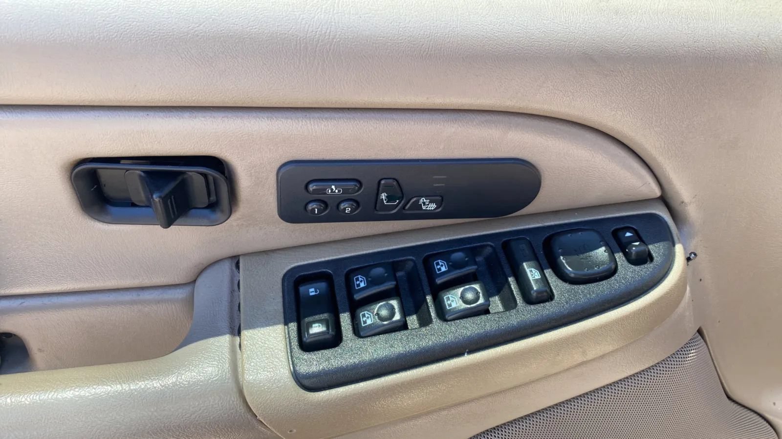 Used 2004 Chevrolet Silverado 2500 LT RWD image 20