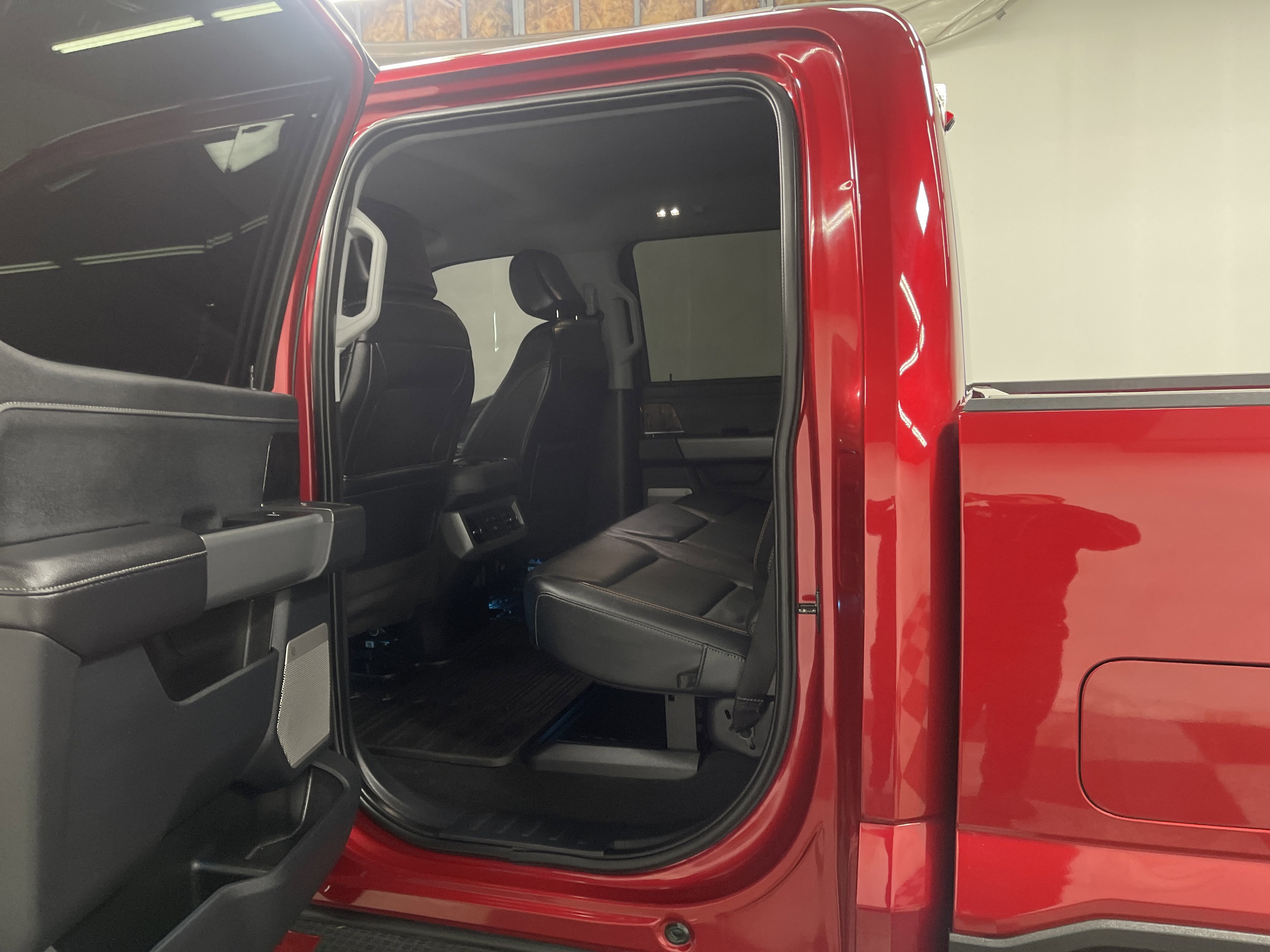 Used 2024 Ford F250 Lariat w/ Sport Appearance Package image 13