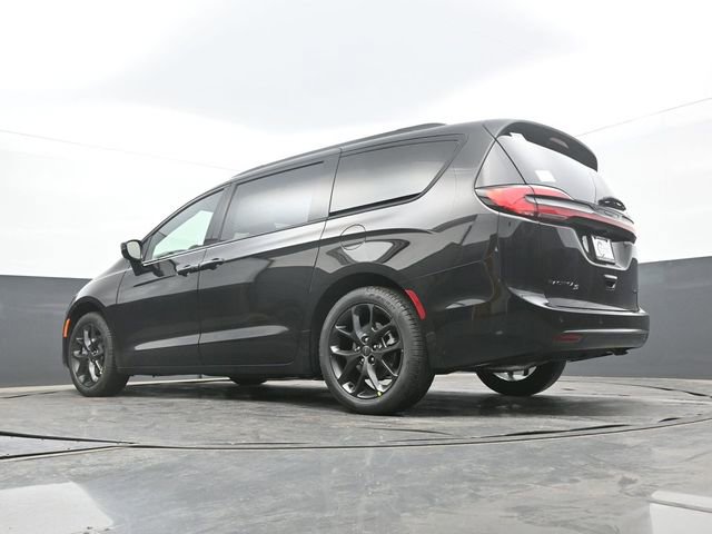New 2027 Chrysler Pacifica Limited FWD image 54