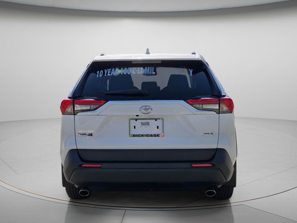 Used 2024 Toyota RAV4 XLE w/ Convenience Package image 5