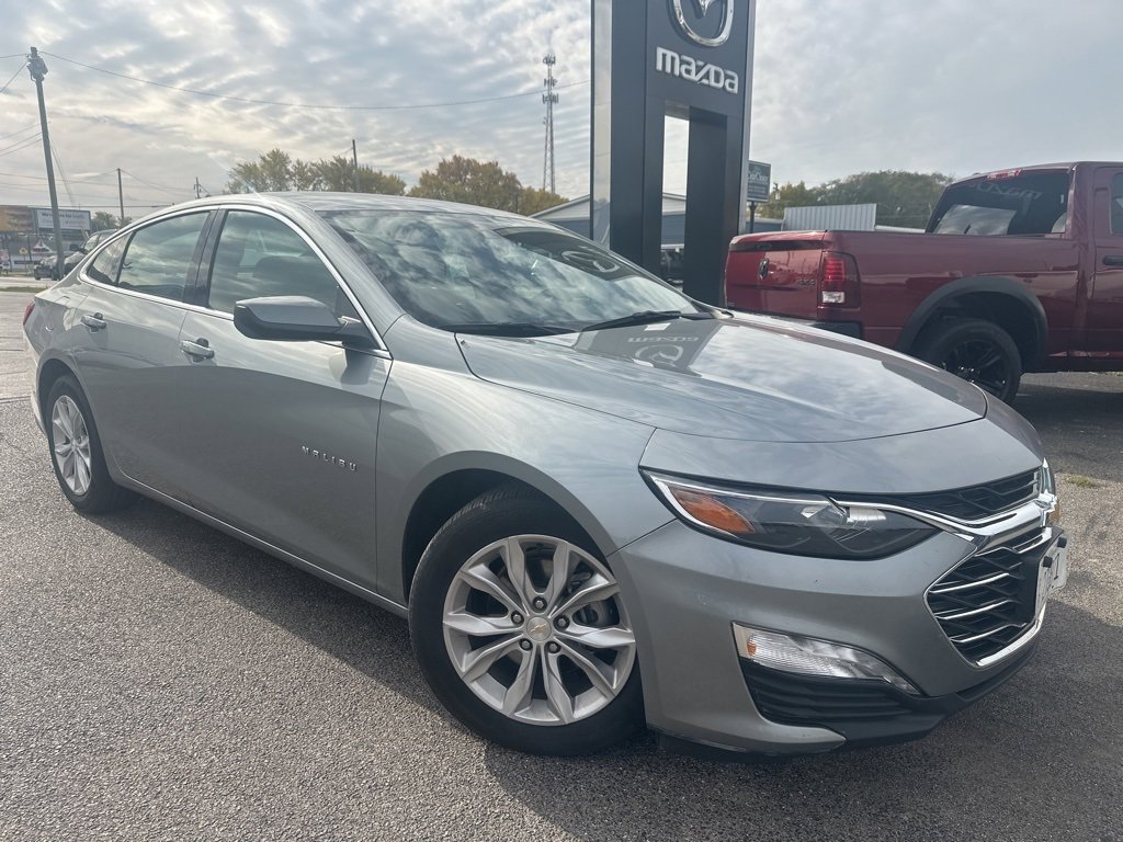 Used 2025 Chevrolet Malibu LT image 2