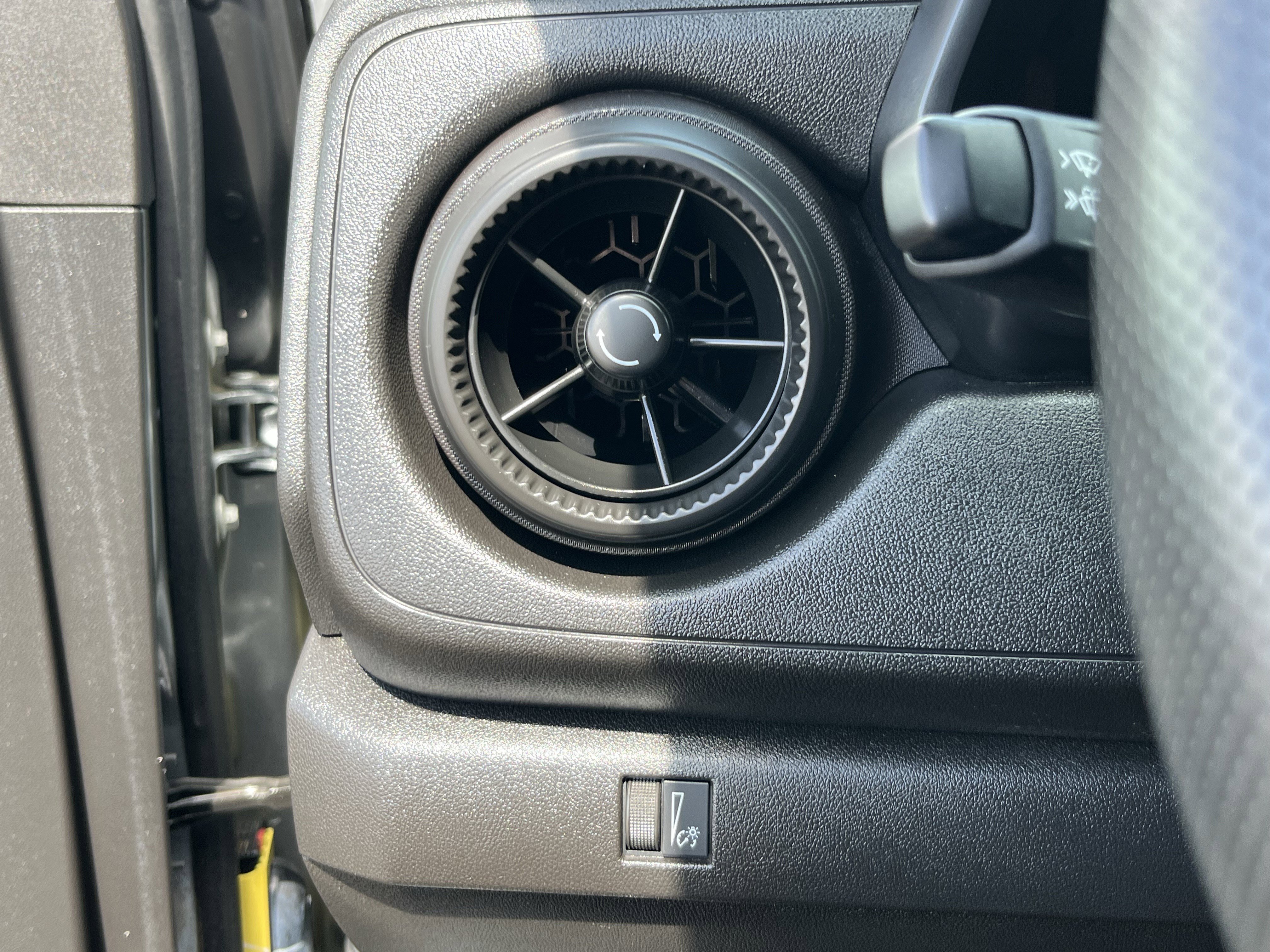 Used 2023 Chevrolet Colorado W/T image 23