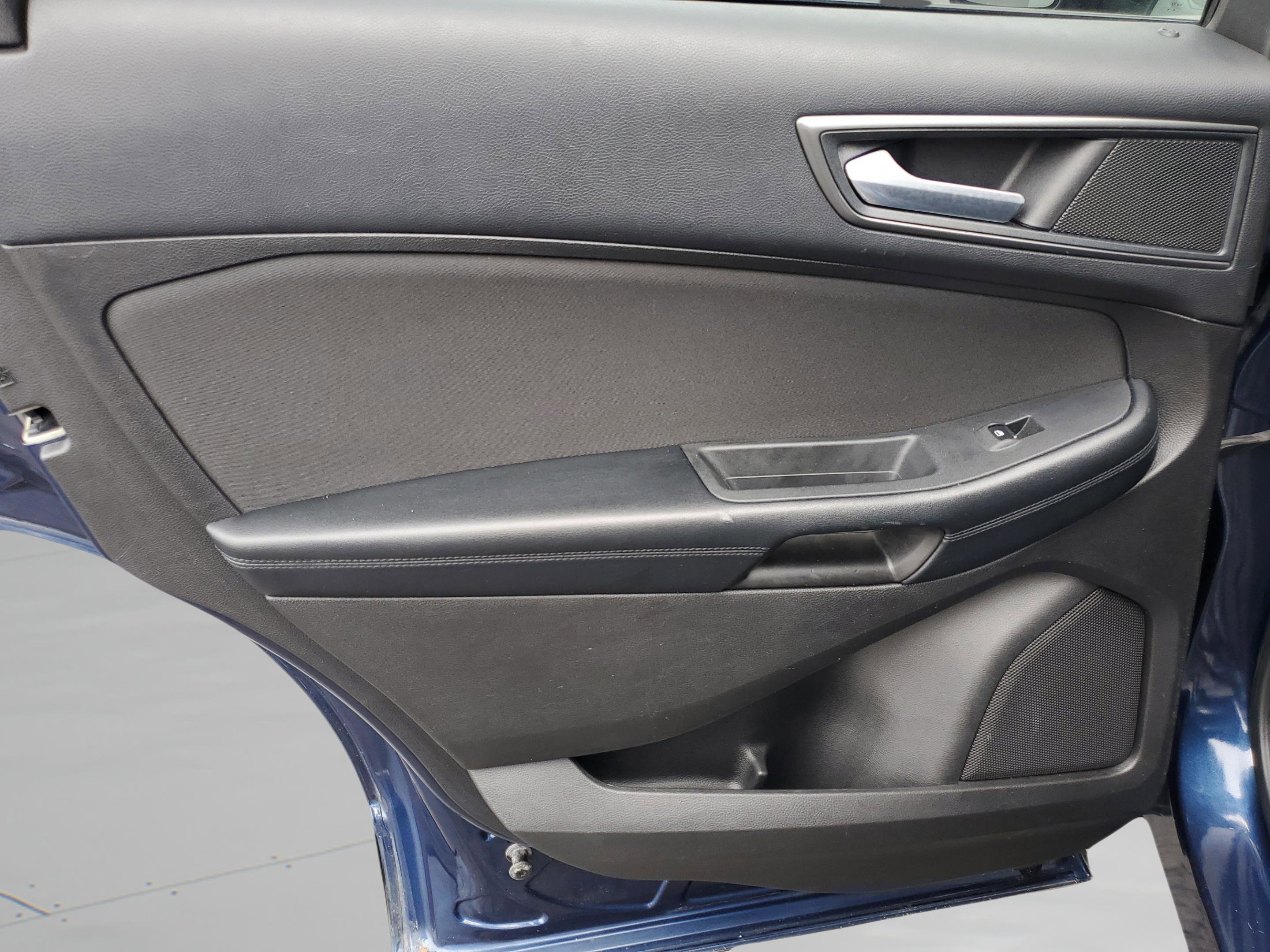 Used 2017 Ford Edge SE image 13