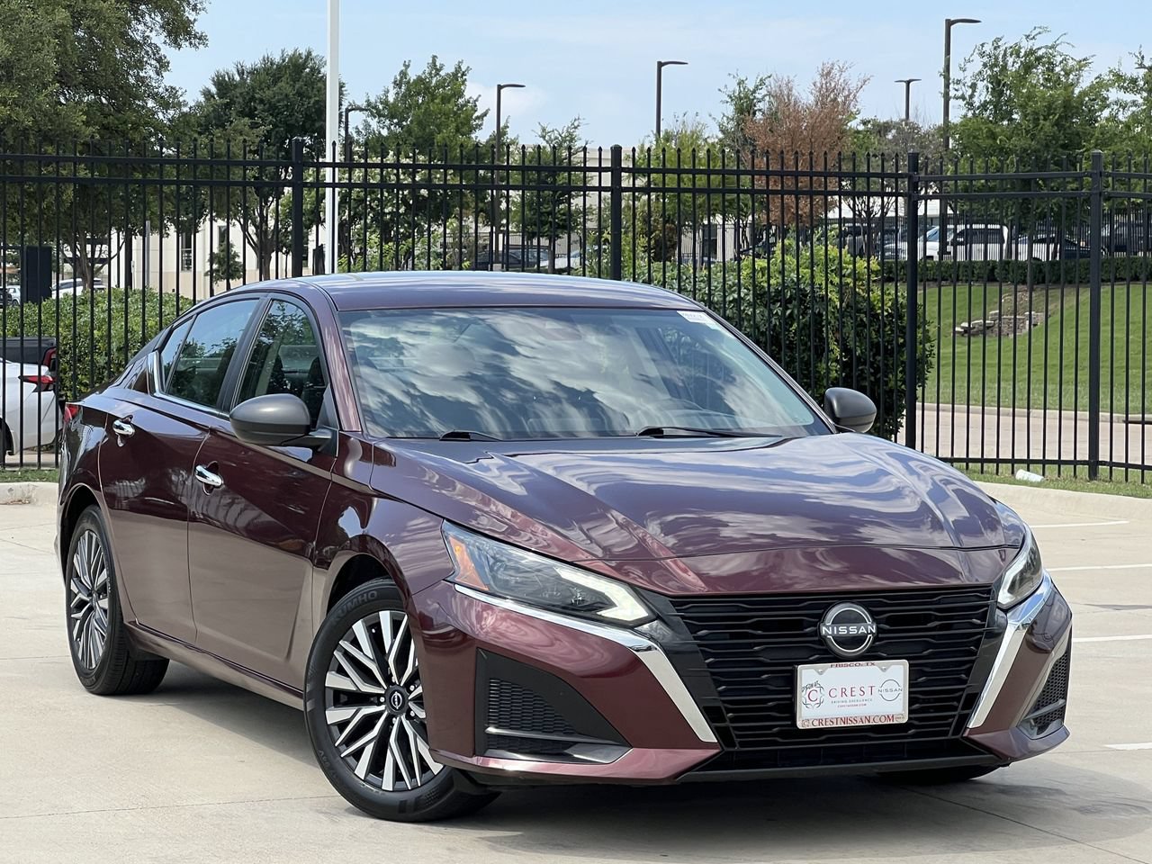 Used 2024 Nissan Altima 2.5 SV FWD image 2