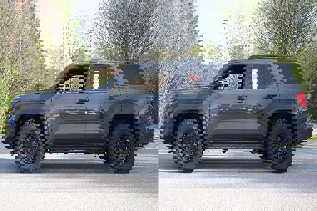 New 2026 Toyota 4Runner TRD Off-Road Premium AWD/4WD image 2