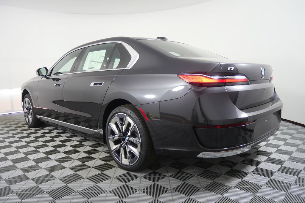 Used 2026 BMW i7 eDrive50 w/ Premium Package RWD image 5