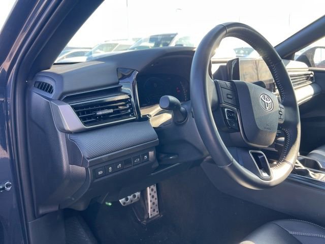 Used 2025 Toyota Camry SE image 9