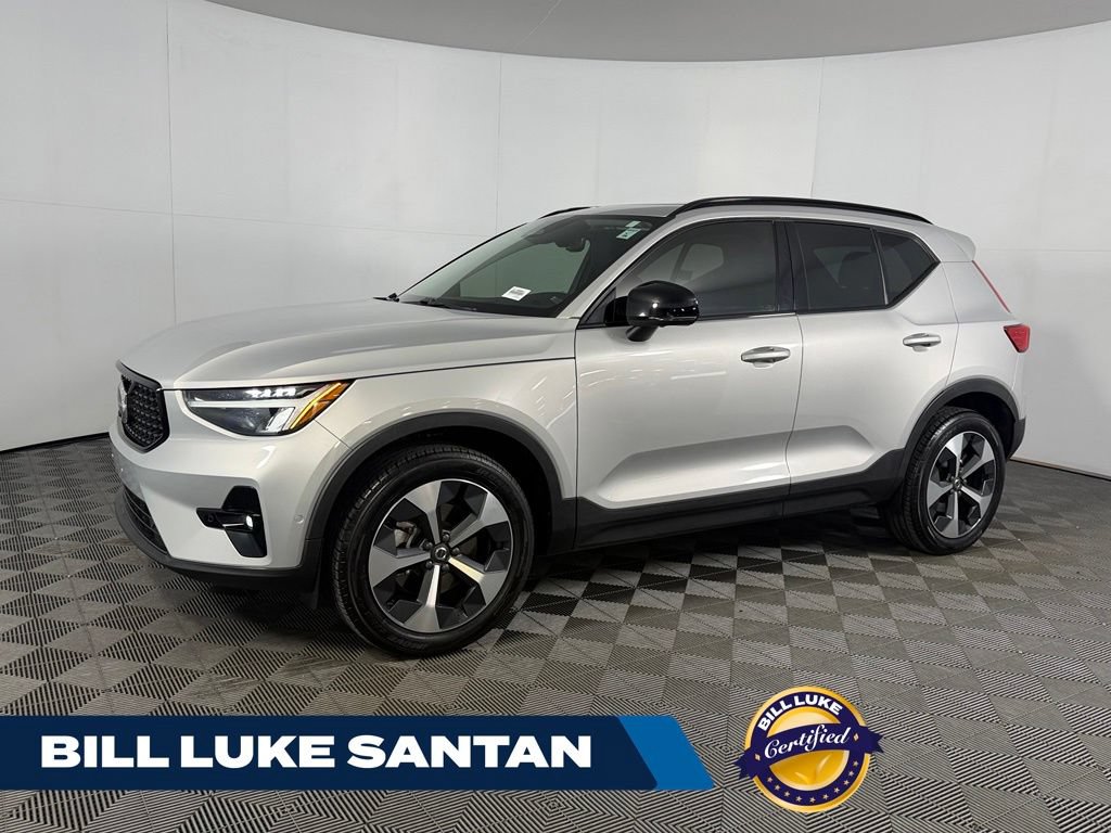Used 2023 Volvo XC40 B5 Plus w/ Climate Package AWD/4WD image 1