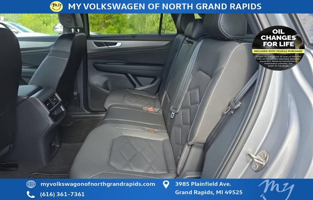 Used 2024 Volkswagen Atlas Cross Sport SE AWD/4WD image 45