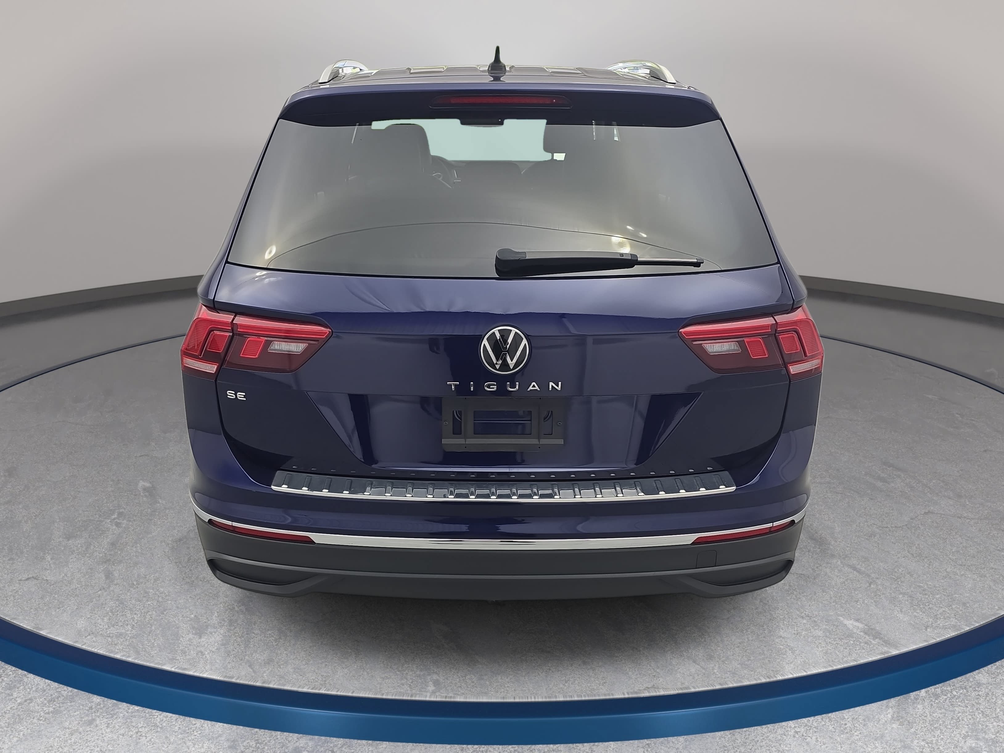 Used 2023 Volkswagen Tiguan SE w/ Panoramic Sunroof Package FWD image 6