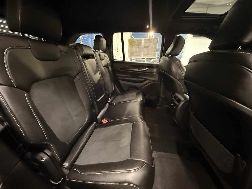 Certified 2025 Jeep Grand Cherokee Altitude image 18