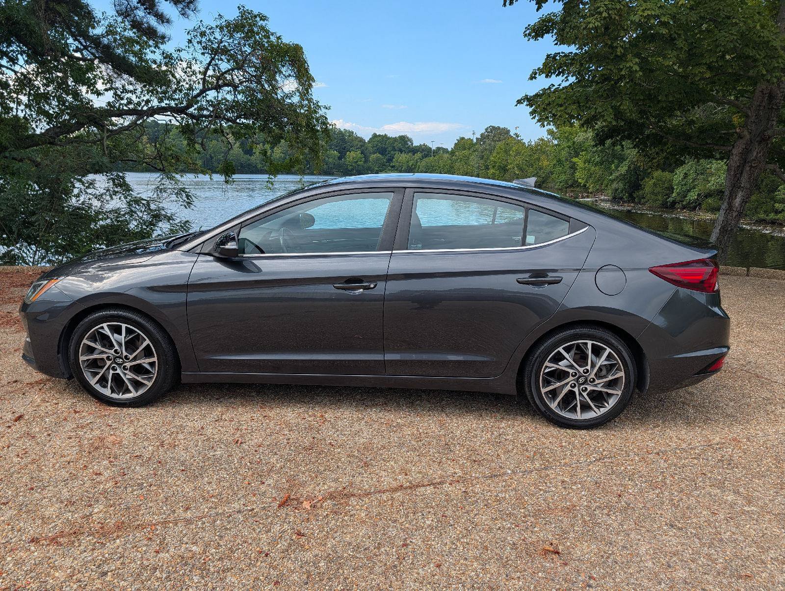 Used 2020 Hyundai Elantra Limited w/ Ultimate Package 03 FWD image 8