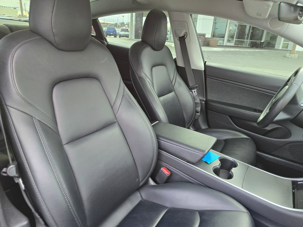 Used 2019 Tesla Model 3 Standard Range image 9