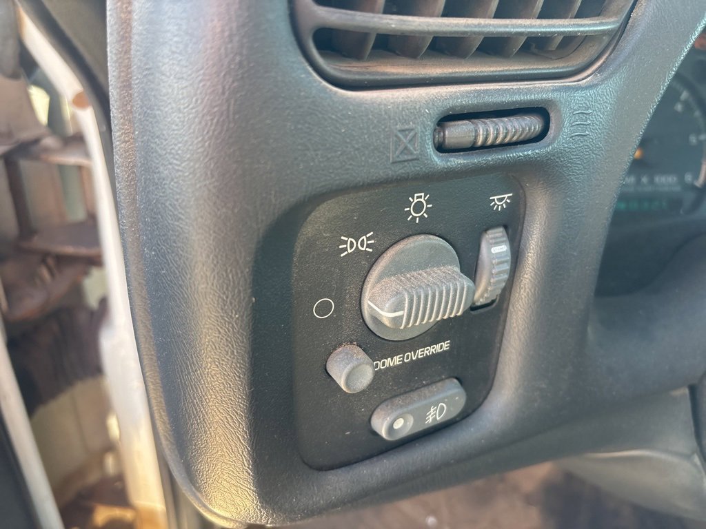 Used 2001 Chevrolet Blazer LT w/ Preferred Equipment Group image 11