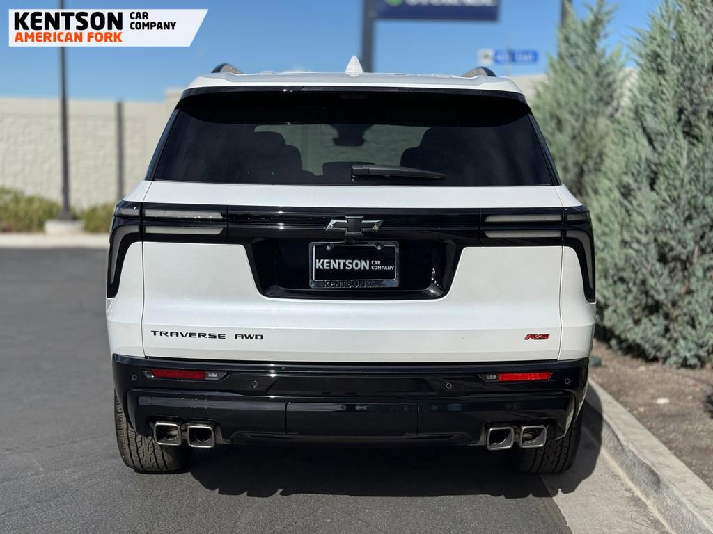 Used 2025 Chevrolet Traverse RS w/ LPO, Floor Liner Package image 7