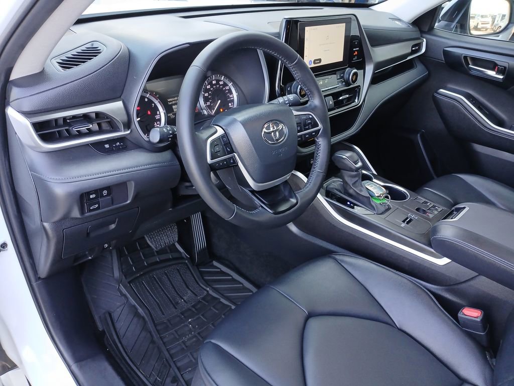 Used 2024 Toyota Highlander XLE FWD image 10