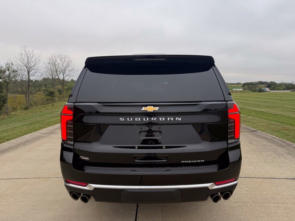 Used 2026 Chevrolet Suburban Premier AWD/4WD image 4